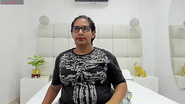 DanielleEvans  online show from September 23, 11:17 am