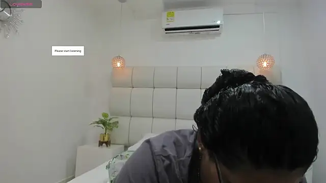 DanielleEvans  online show from November 10, 11:15 am