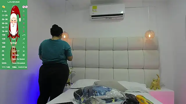 DanielleEvans  online show from November 28, 11:32 am