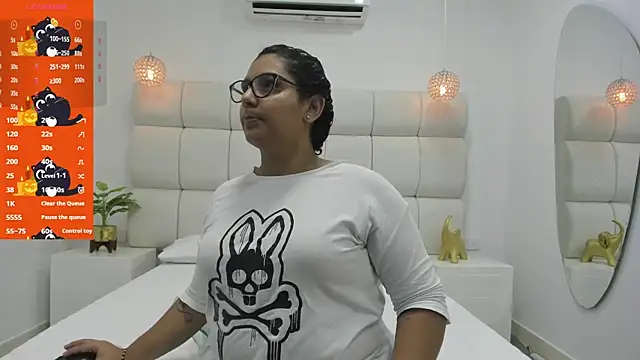 DanielleEvans  online show from October 7, 11:22 am