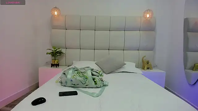 DanielleEvans  online show from September 26, 11:28 am