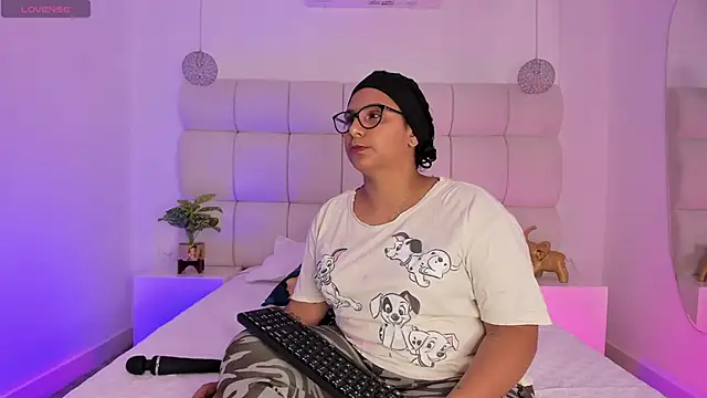 DanielleEvans  online show from September 12, 11:21 am