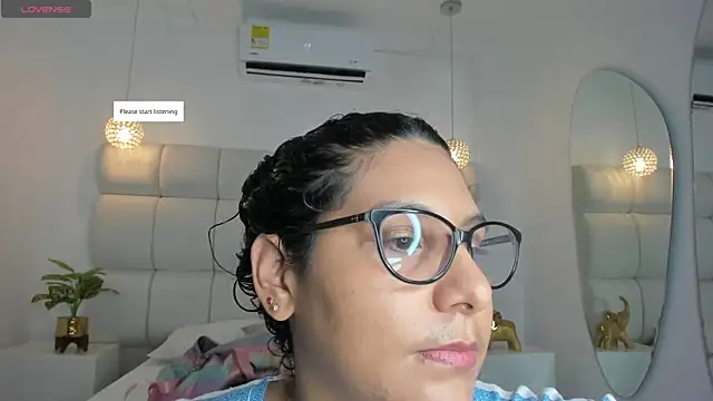 DanielleEvans  online show from November 5, 11:13 am