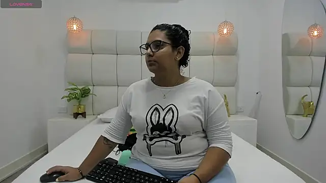 DanielleEvans  online show from October 29, 11:20 am