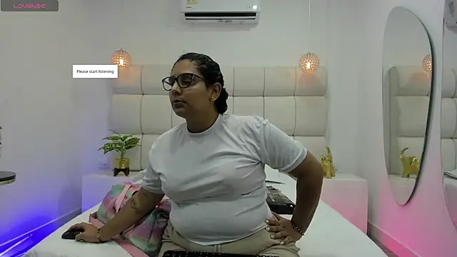 DanielleEvans  online show from November 2, 11:15 am