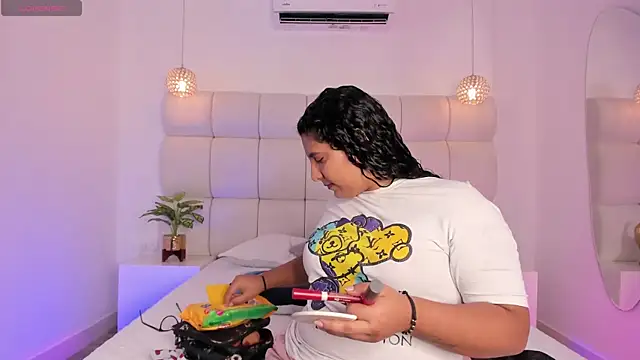 DanielleEvans  online show from November 13, 11:25 am