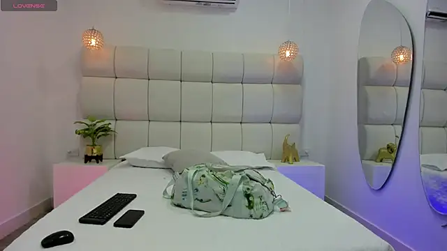 DanielleEvans  online show from September 29, 11:27 am