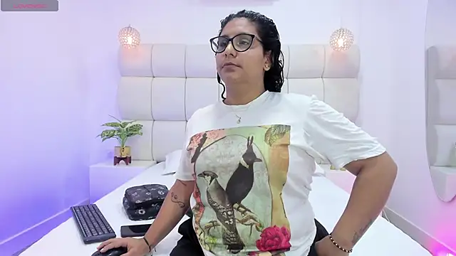 DanielleEvans  online show from October 31, 11:29 am