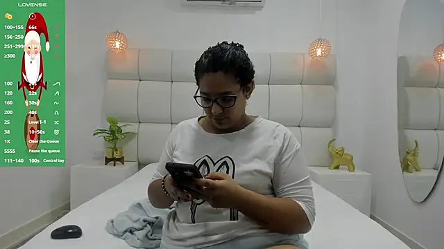 DanielleEvans  online show from November 26, 11:21 am