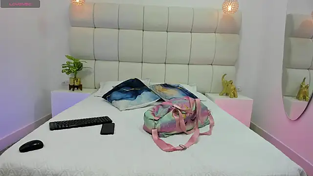 DanielleEvans  online show from December 2, 11:34 am