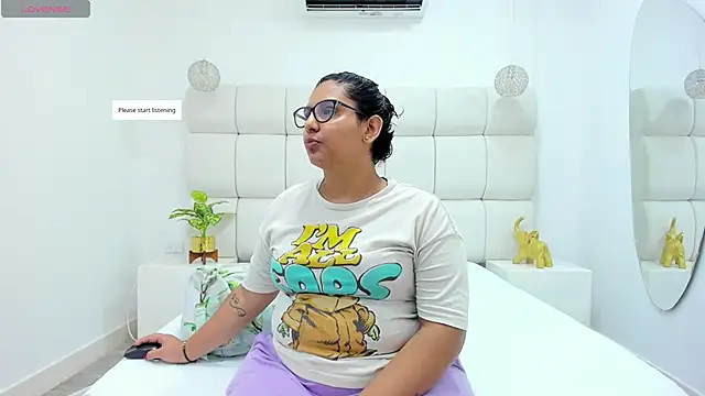 DanielleEvans  online show from November 24, 11:21 am