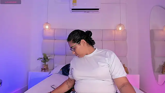 DanielleEvans  online show from November 25, 11:32 am