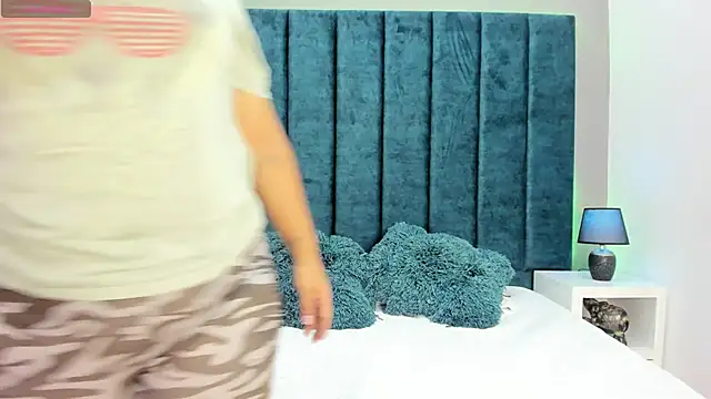 DanielleEvans  online show from December 4, 11:20 am