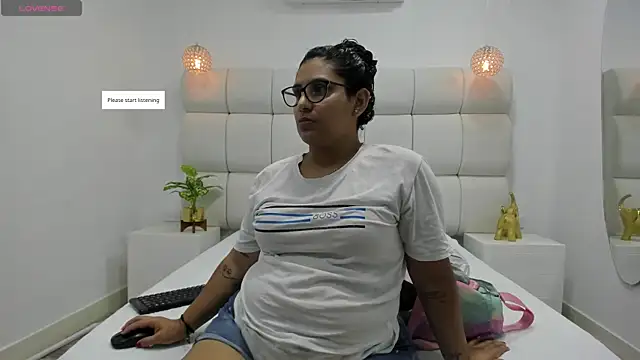 DanielleEvans  online show from November 29, 11:21 am