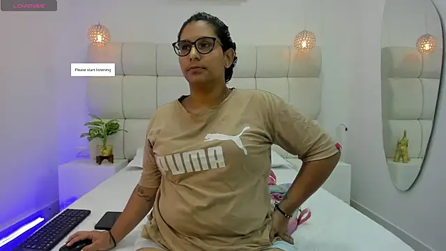 DanielleEvans  online show from October 30, 11:19 am