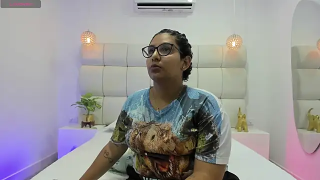 DanielleEvans  online show from November 20, 11:11 am