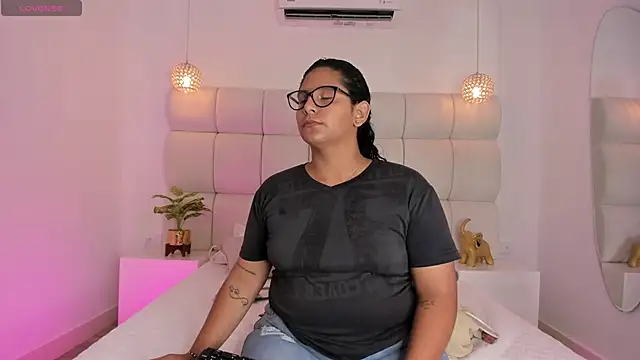 DanielleEvans  online show from September 27, 11:27 am