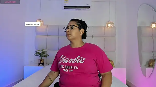 DanielleEvans  online show from November 12, 11:25 am