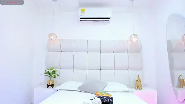 DanielleEvans  online show from November 14, 11:36 am