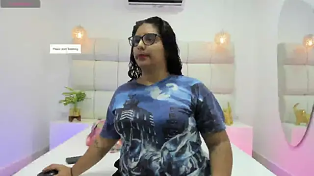 DanielleEvans  online show from November 3, 11:25 am