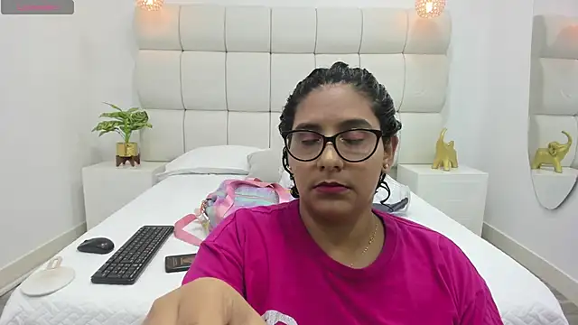 DanielleEvans  online show from October 19, 11:24 am