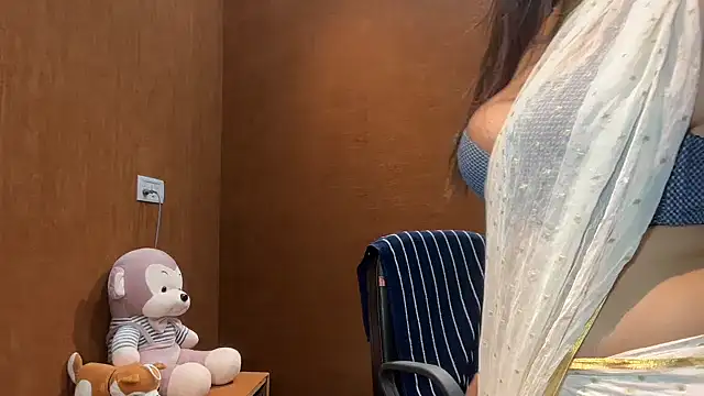 Snapshot of riya_stream chatting on October 13, 3:35 pm riya stream online show from October 13, 3:35 pm
