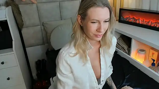 TatjanaTillers online show from March 19, 2:06 pm