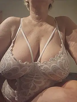 milfchantal4 online show from May 19, 1:56 am
