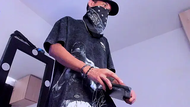 Snapshot of Samuel_Suarez chatting on October 26, 12:38 pm Samuel Suarez online show from October 26, 12:38 pm