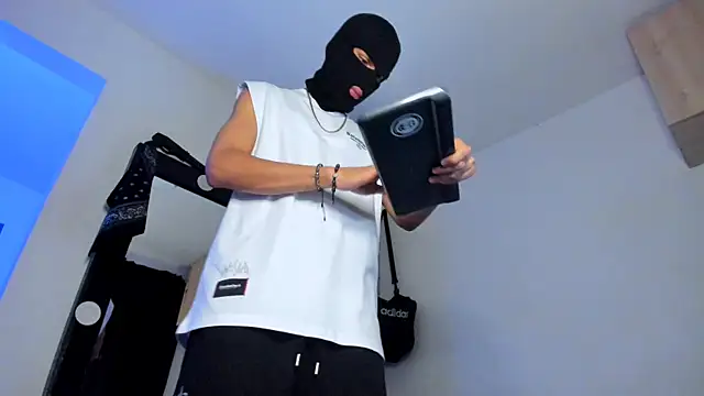 Snapshot of Samuel_Suarez chatting on November 8, 2:04 am Samuel Suarez online show from November 8, 2:04 am