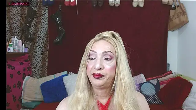 Snapshot of elena_evans chatting on June 5, 5:40 pm elena evans online show from June 5, 5:40 pm