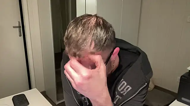 Snapshot of FABIOGLASSES chatting on February 1, 12:29 am FABIOGLASSES online show from February 1, 12:29 am