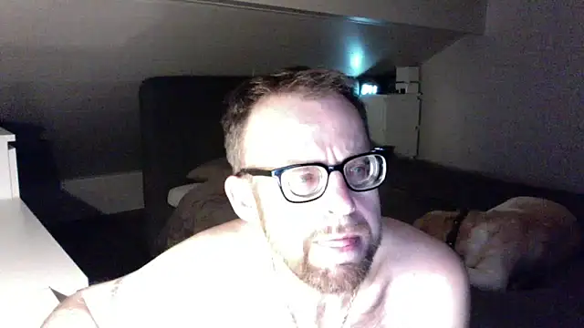 Snapshot of FABIOGLASSES chatting on December 8, 1:41 am FABIOGLASSES online show from December 8, 1:41 am