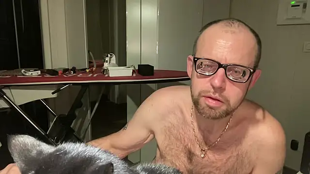 Snapshot of FABIOGLASSES chatting on October 6, 8:42 pm FABIOGLASSES online show from October 6, 8:42 pm