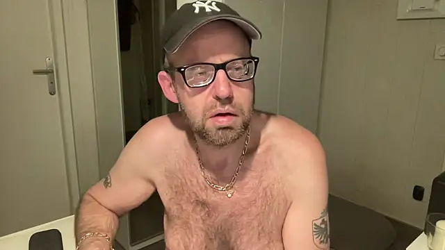 Snapshot of FABIOGLASSES chatting on September 21, 10:26 pm FABIOGLASSES online show from September 21, 10:26 pm