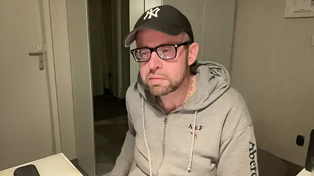 Snapshot of FABIOGLASSES chatting on September 26, 8:59 pm FABIOGLASSES online show from September 26, 8:59 pm