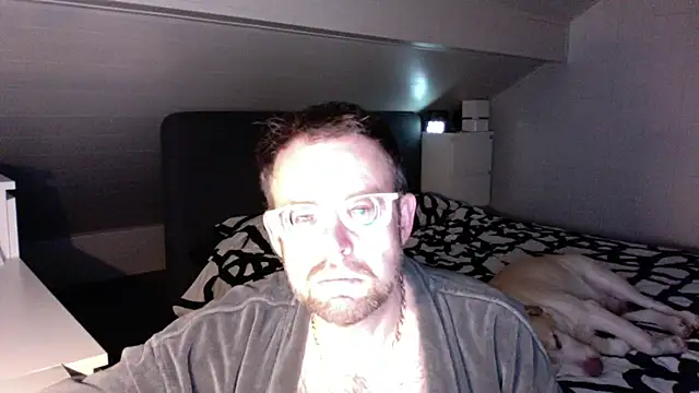 Snapshot of FABIOGLASSES chatting on March 19, 1:10 am FABIOGLASSES online show from March 19, 1:10 am