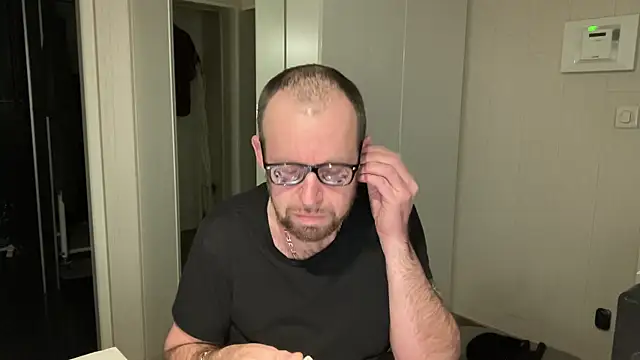 FABIOGLASSES online show from November 17, 10:25 pm