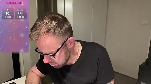 Snapshot of FABIOGLASSES chatting on February 7, 10:41 pm FABIOGLASSES online show from February 7, 10:41 pm