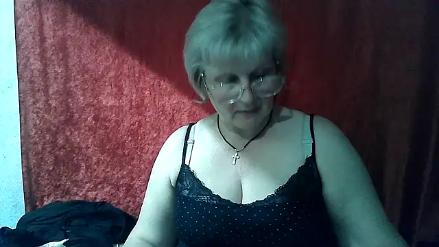 Gina Marlyn online show from April 8, 7:15 pm