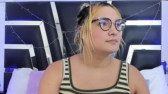 Snapshot of katya_kozlov chatting on February 20, 3:58 am katya kozlov online show from February 20, 3:58 am