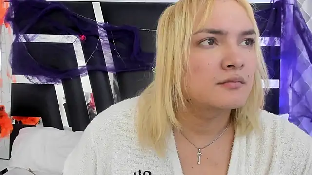 Snapshot of katya_kozlov chatting on November 5, 3:20 am katya kozlov online show from November 5, 3:20 am