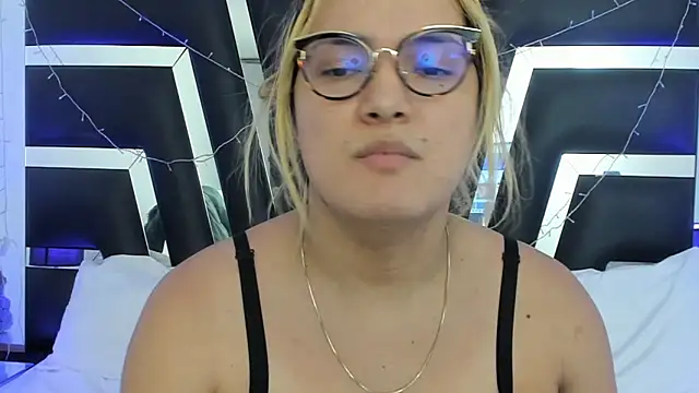 Snapshot of katya_kozlov chatting on March 4, 4:09 am katya kozlov online show from March 4, 4:09 am