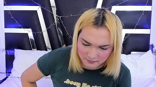 Snapshot of katya_kozlov chatting on December 23, 3:39 am katya kozlov online show from December 23, 3:39 am