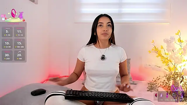 Snapshot of aisha_es chatting on April 10, 7:43 pm aisha es online show from April 10, 7:43 pm