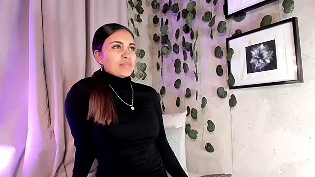 Snapshot of aisha_es chatting on February 25, 11:15 pm aisha es online show from February 25, 11:15 pm
