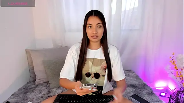 Snapshot of aisha_es chatting on October 4, 6:20 pm aisha es online show from October 4, 6:20 pm