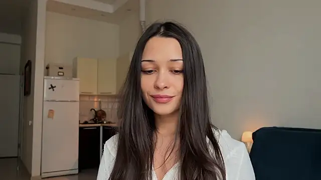 mo1ly online show from April 18, 1:13 pm