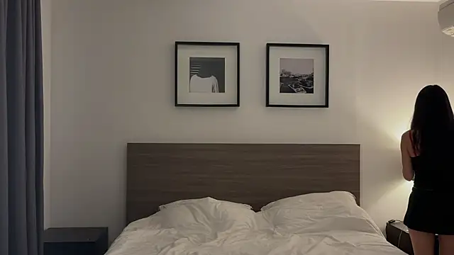 mo1ly online show from February 22, 11:34 am