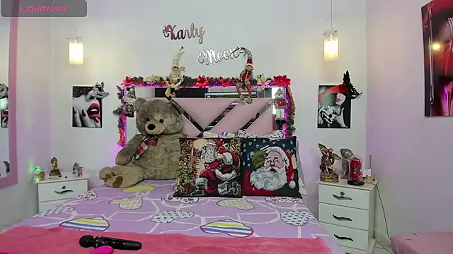 Snapshot of Karly_moon chatting on December 17, 1:18 am Karly moon online show from December 17, 1:18 am